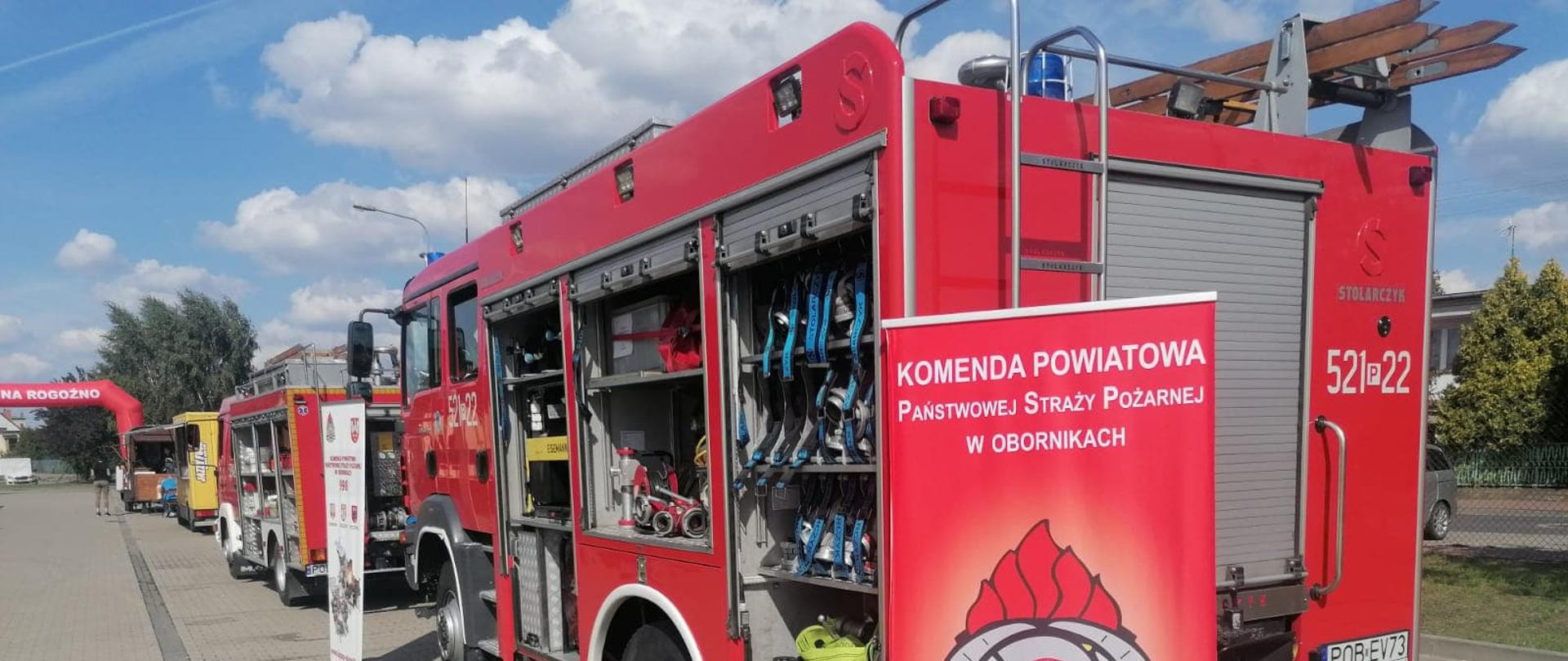 Strażacy z Komendy Powiatowej Państwowej Straży Pożarnej w Obornikach brali udział w wydarzeniu edukacyjno – informacyjnym „Piknik Bezpieczeństwa” organizowanym przez Urząd Miejski w Rogoźnie wraz z Gminną Komisją Rozwiązywania Problemów Alkoholowych.