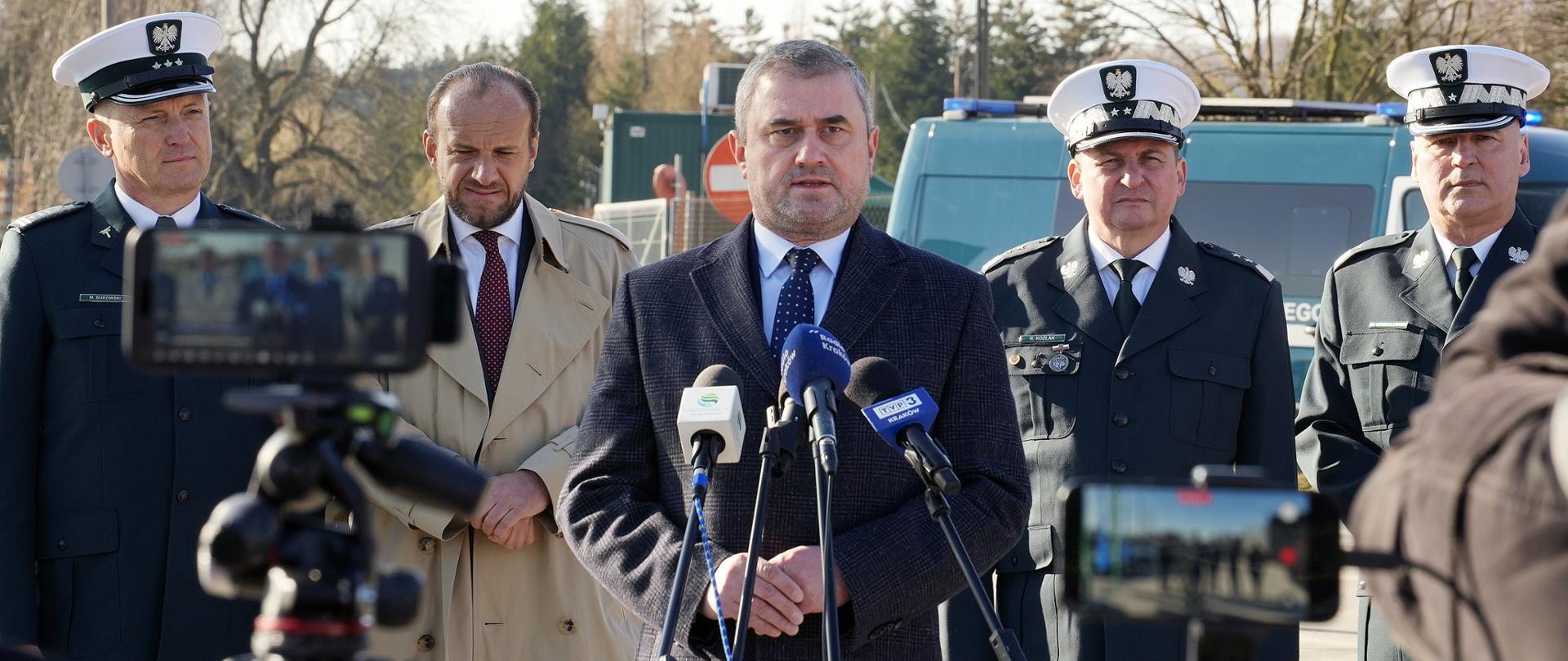 Briefing prasowy w Woli Dębińskiej z udziałem Wiceministra Infrastruktury Stanisława Bukowca
