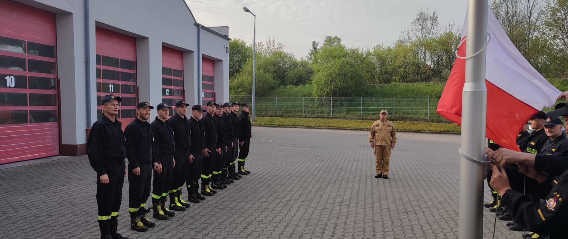 Święto Flagi Rzeczypospolitej Polskiej w Komendzie Powiatowej PSP
w Świebodzinie.
