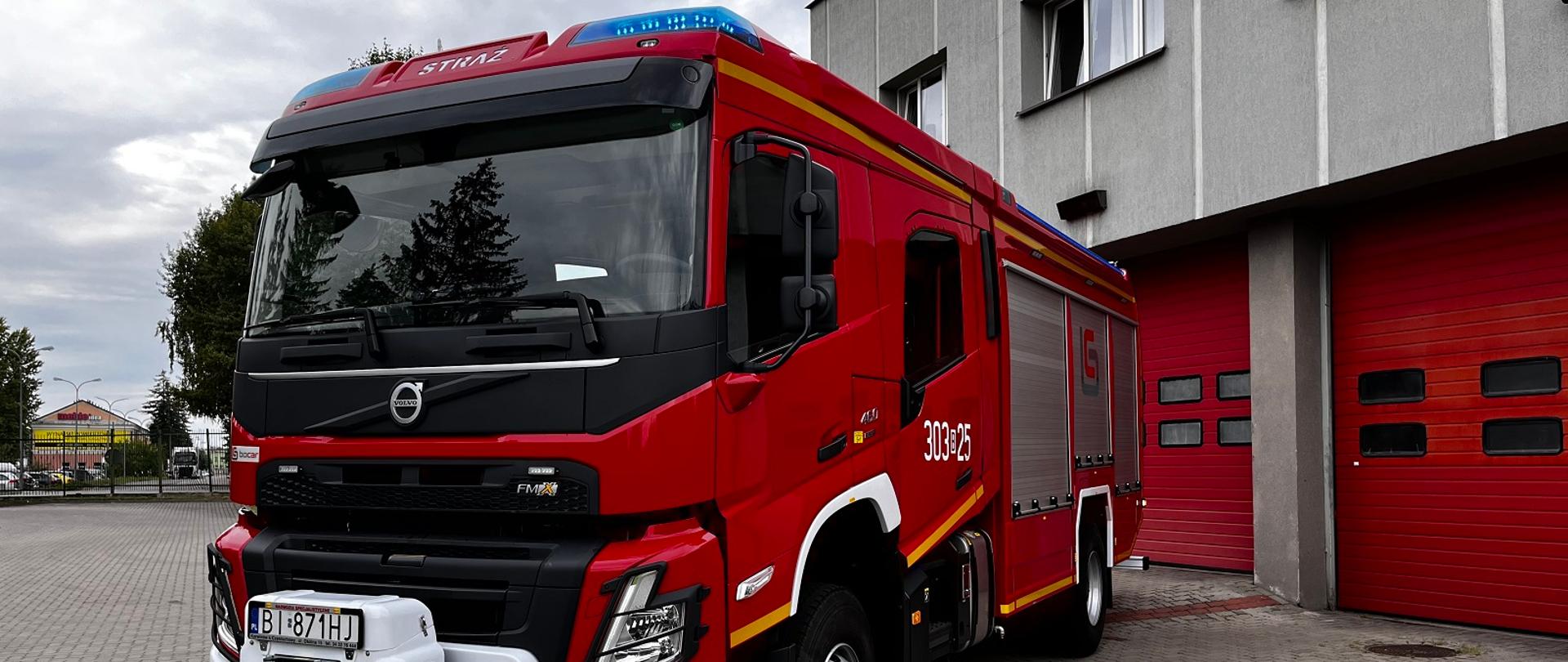 Ciężki samochód ratowniczo-gaśniczy GCBA-Rt 4,1/32 Volvo.