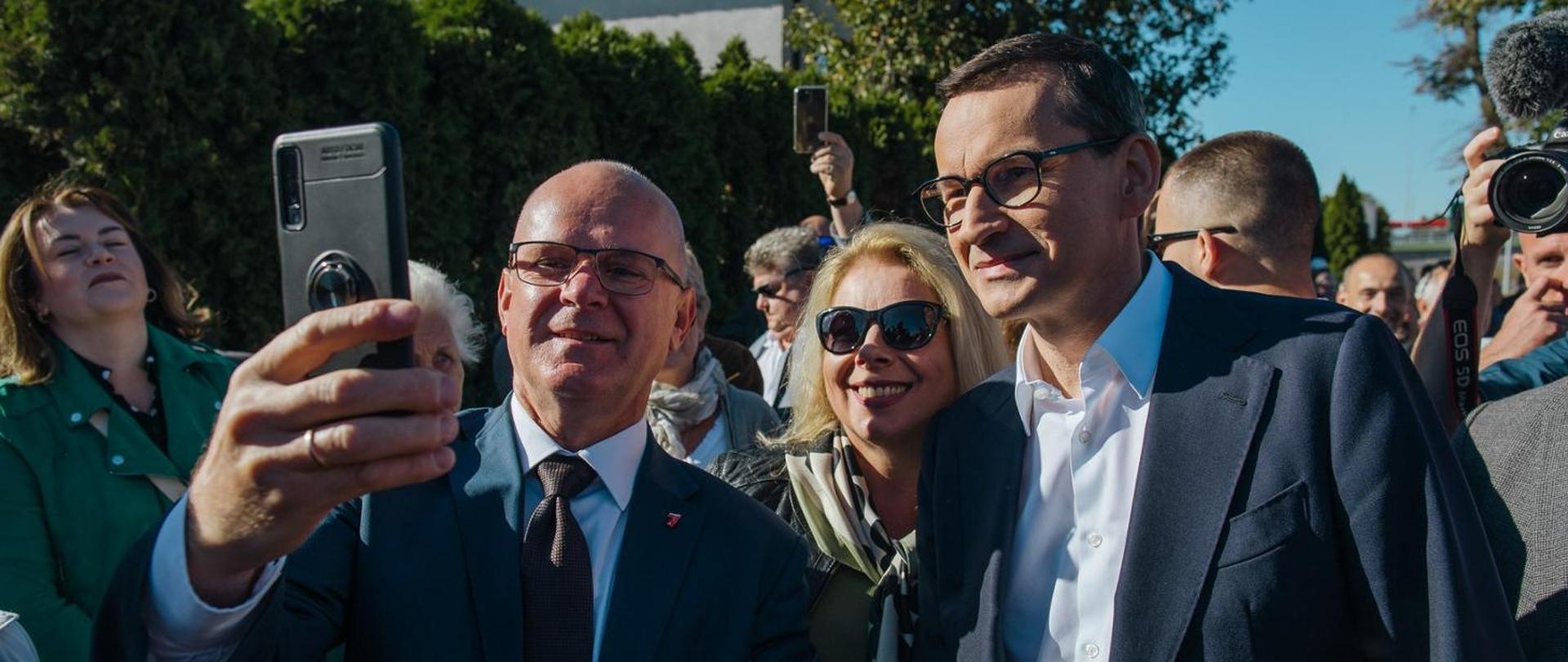 Premier w Łochowie: w Polsce powiatowej i gminnej najlepiej widać wszystkie nasze inwestycje oraz to, jak zmienia się Polska