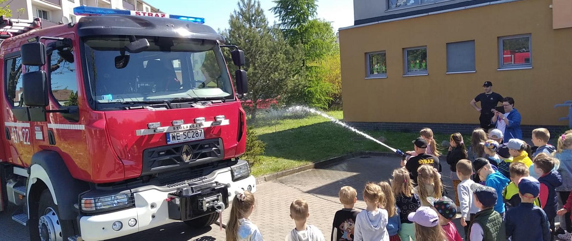 Wizyta strażaków w przedszkolu nr 4 w Gostyninie