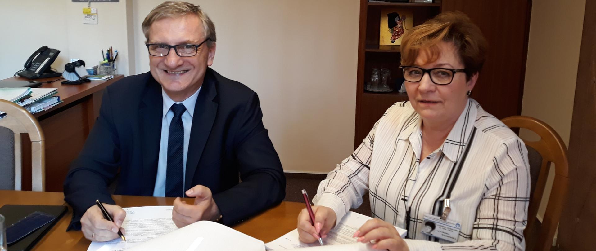 Podsekretarz stanu w Ministerstwie Zdrowia Zbigniew J. Król podpisał umowę na dofinansowanie projektu pn. Przebudowa istniejących Klinik Psychiatrycznych w Instytucie Psychiatrii i Neurologii – etap II.