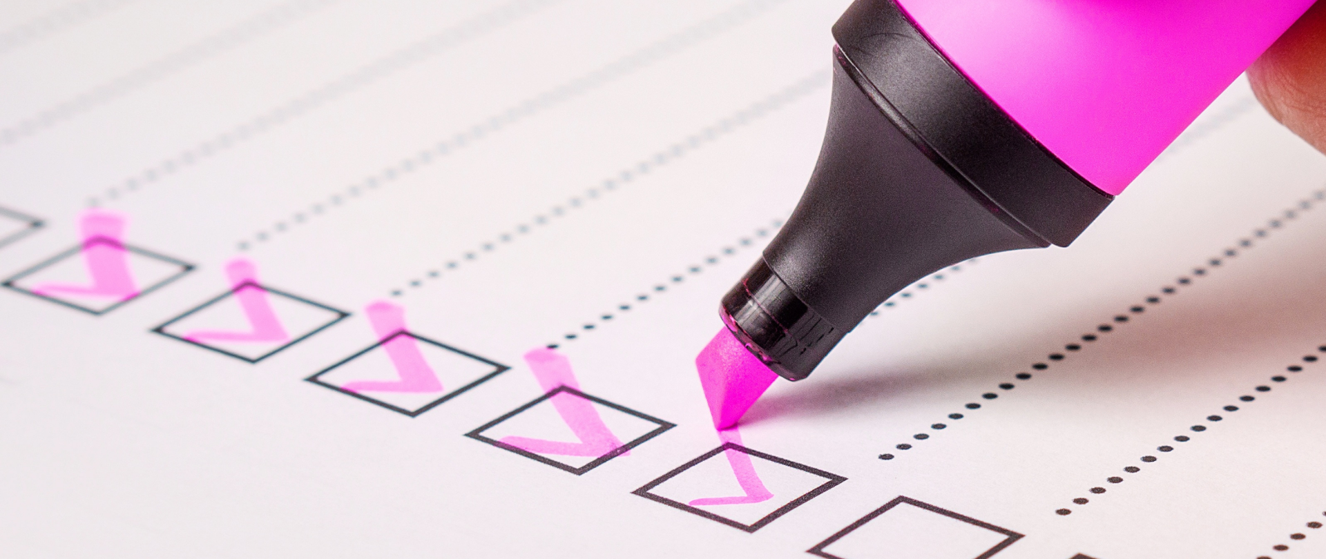 Pola ankiety wypełnione różowym markerem.