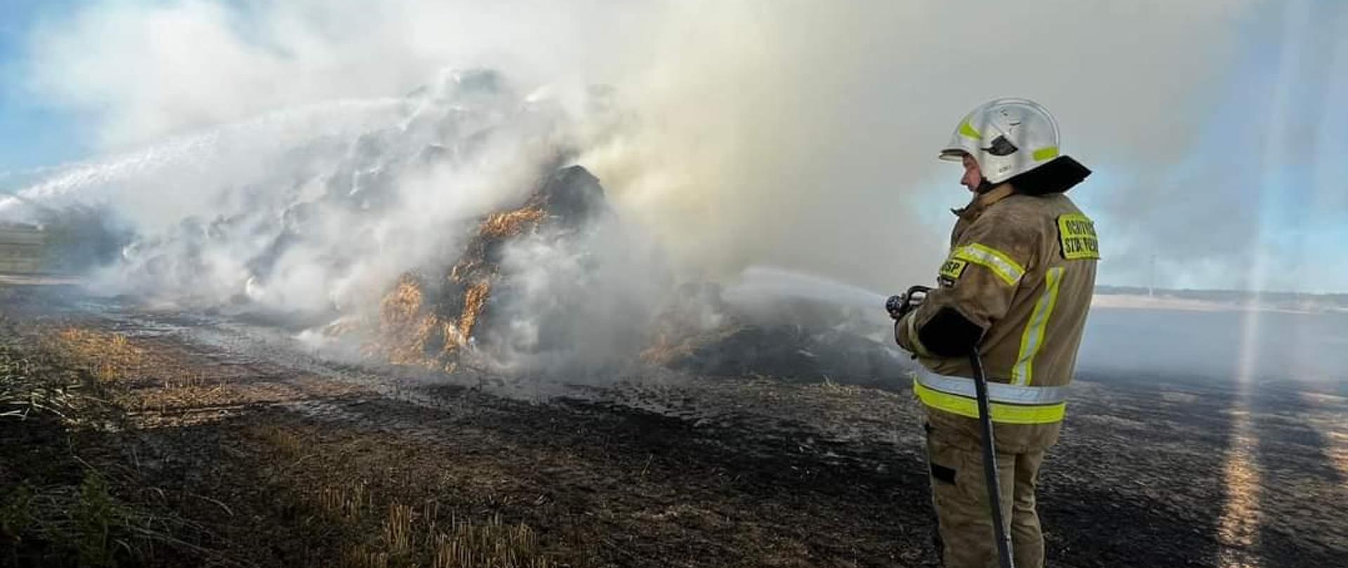 Pożar bel słomy w gospodarstwie rolnym w miejscowości Wola Zambrowska