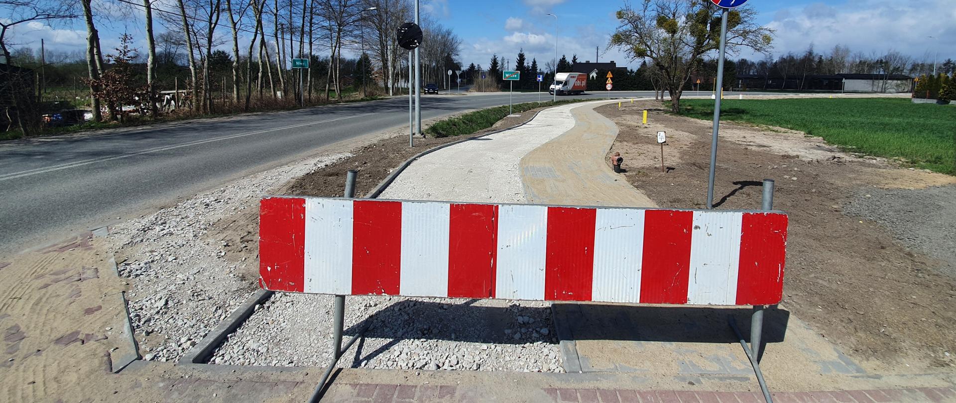 Chodnik w Niwach - budowa, wiosna 2021