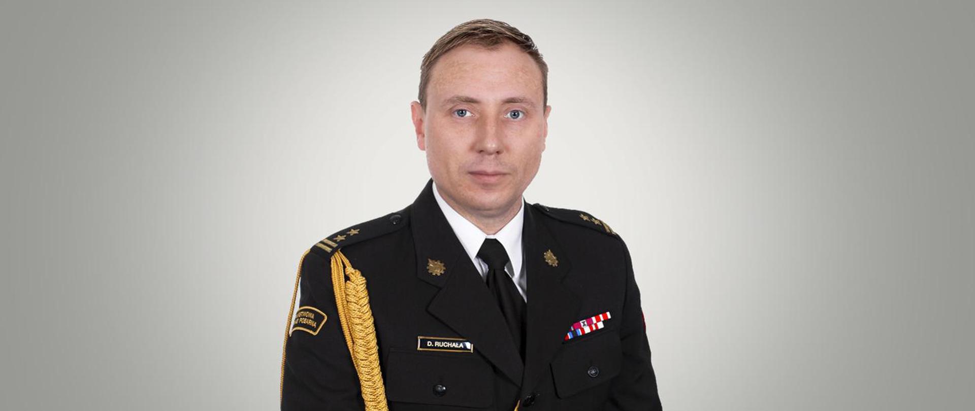 bryg. Dariusz Ruchała w mundurze galowym