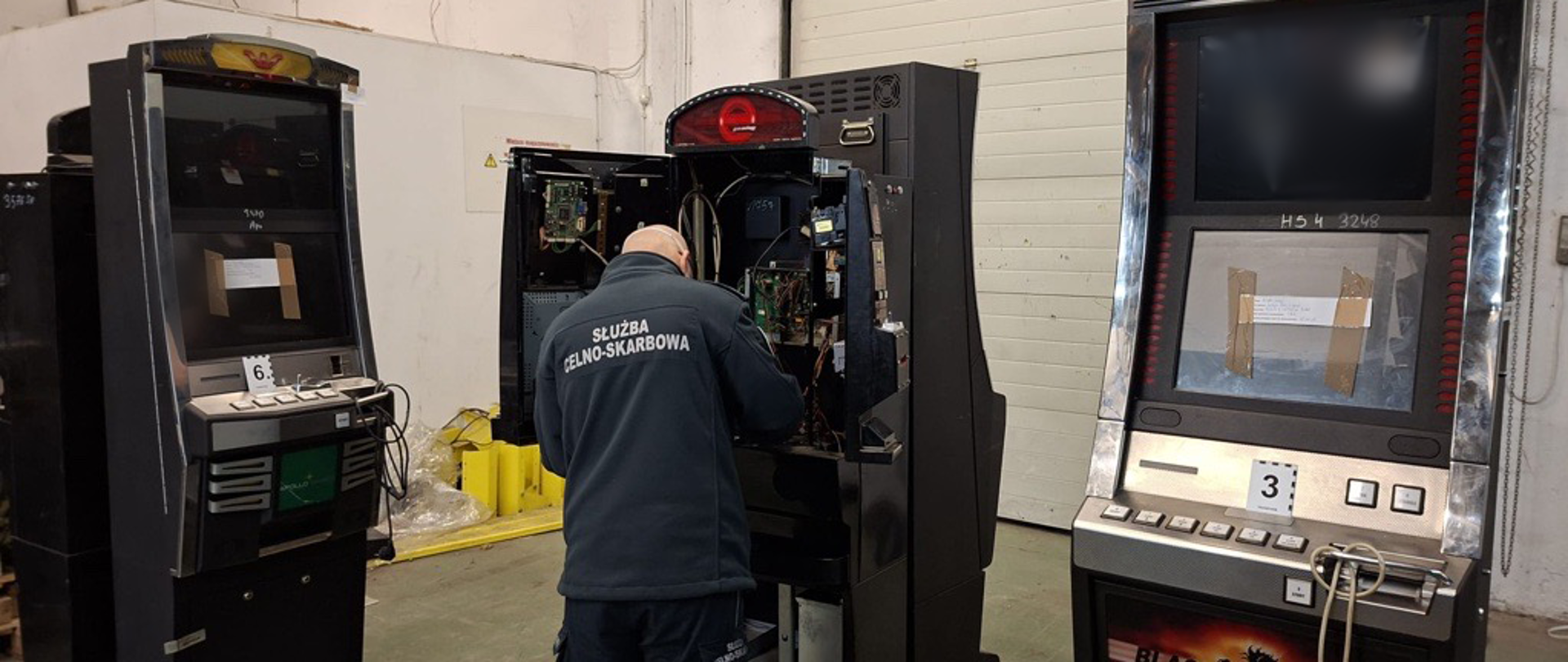 Kontrola wnętrza automatu do gier