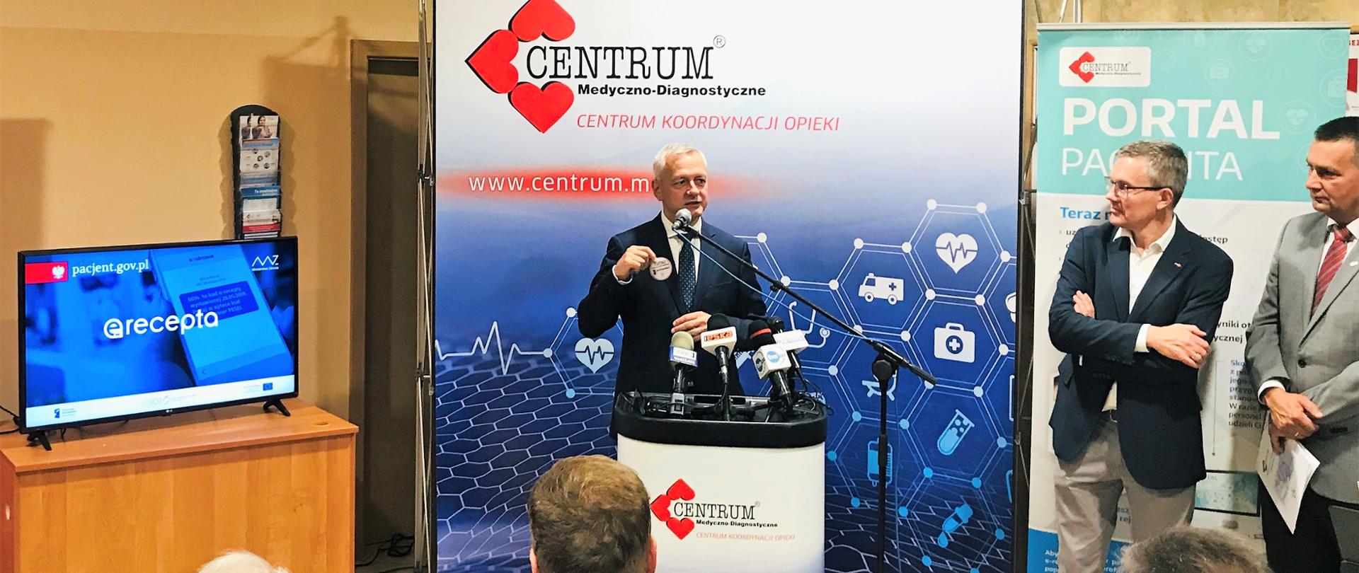 Konferencja prasowa. Przemawia minister Marek Zagórski.