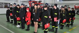 Uroczysty apel z okazji wręczenia promes Młodzieżowym Drużynom Pożarniczym z terenu powiatu sokołowskiego