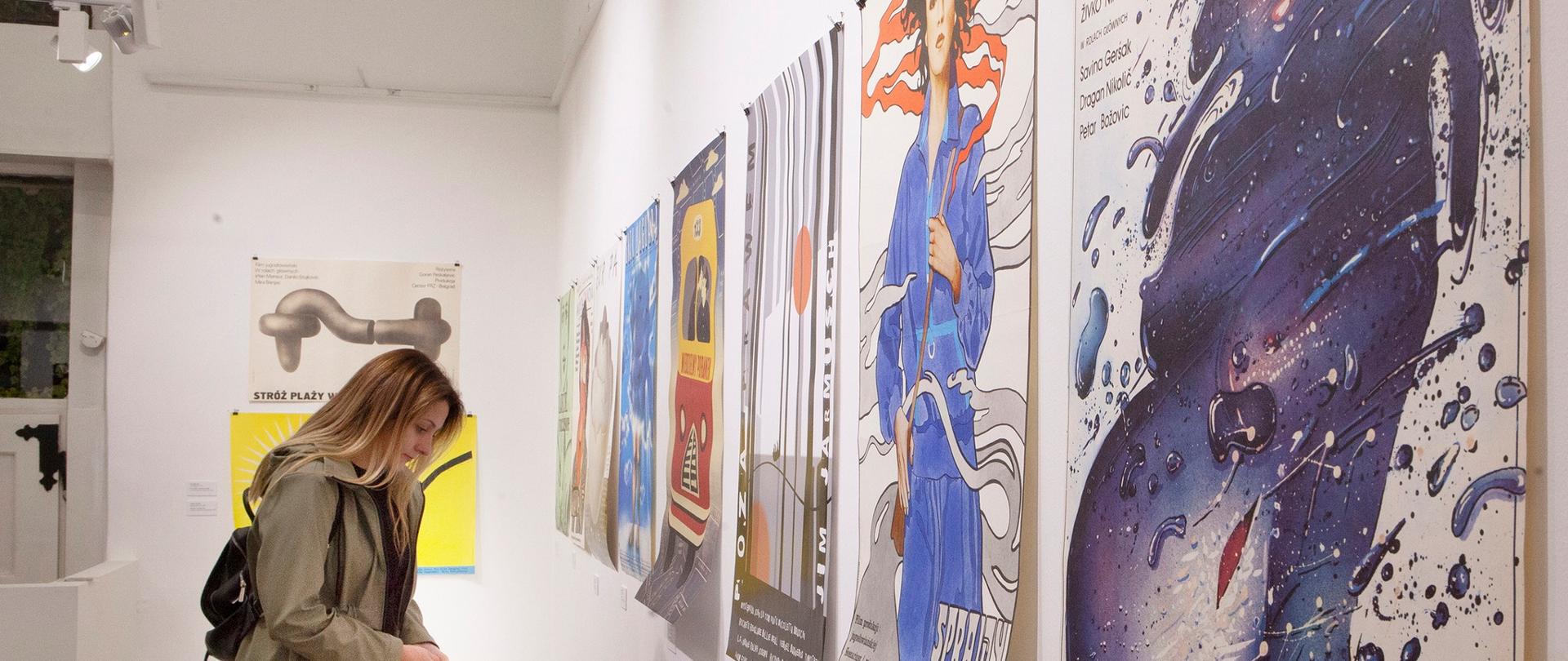 W Centrum Grafiki, należącej do Wydziału Sztuk Pięknych (FLU) Uniwersytetu Belgradzkiego, odbyło się uroczyste otwarcie wystawy polskiego plakatu filmowego, pochodzącej ze zbiorów prywatnej krakowskiej galerii Krzysztofa Dydo. 