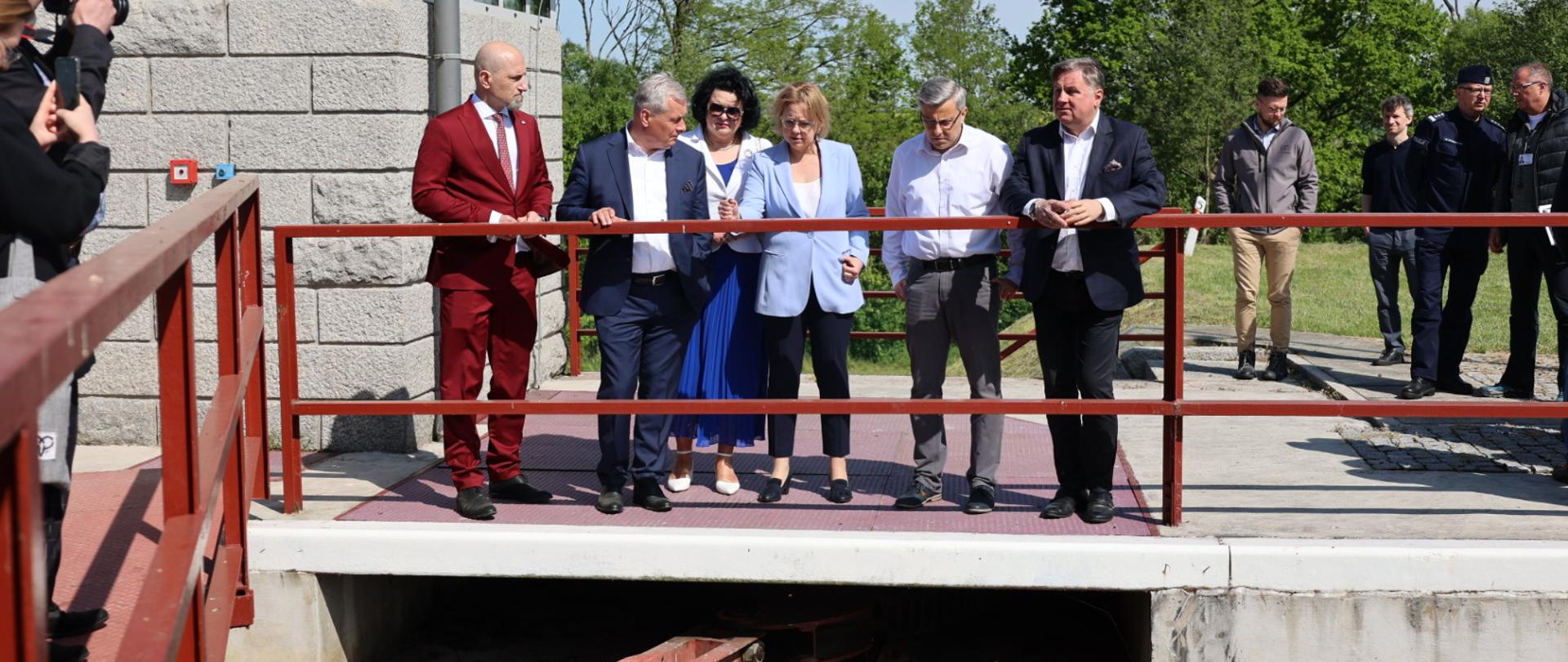 minister Anna Moskwa z przedstawicielami służb