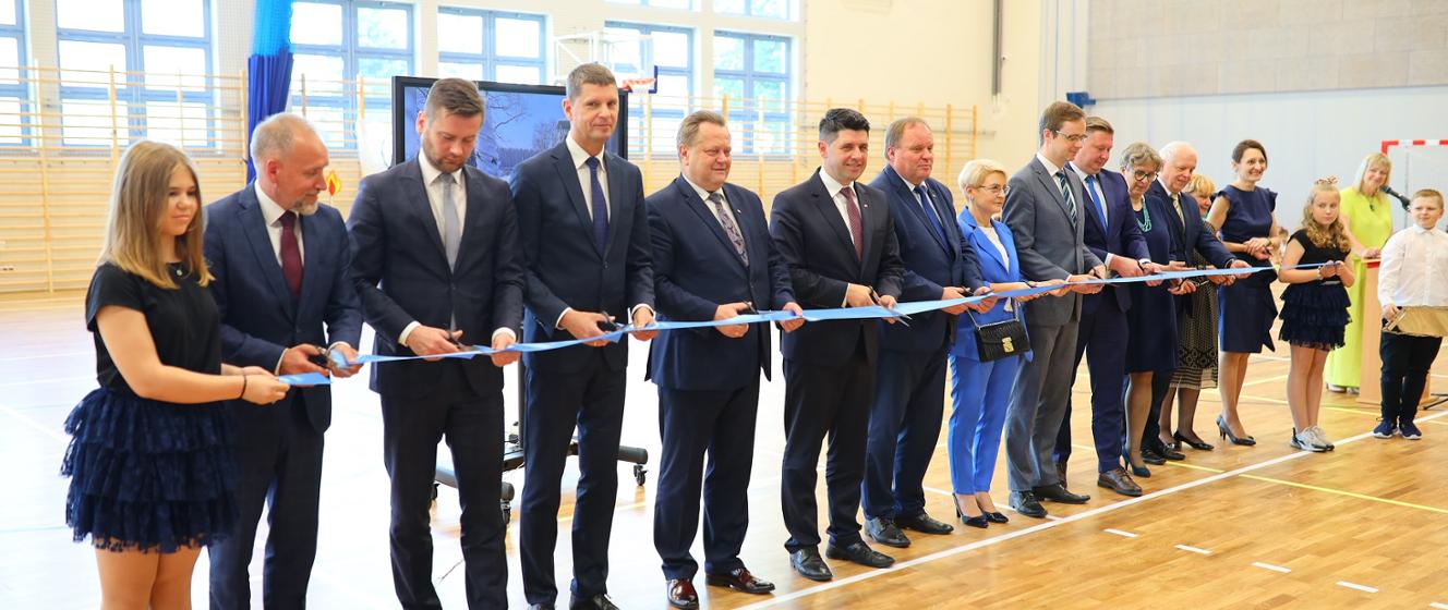 El Viceministro Dariusz Piontkovsky participó en la inauguración del gimnasio en Czarna Piaostuka – Ministerio de Educación y Ciencia