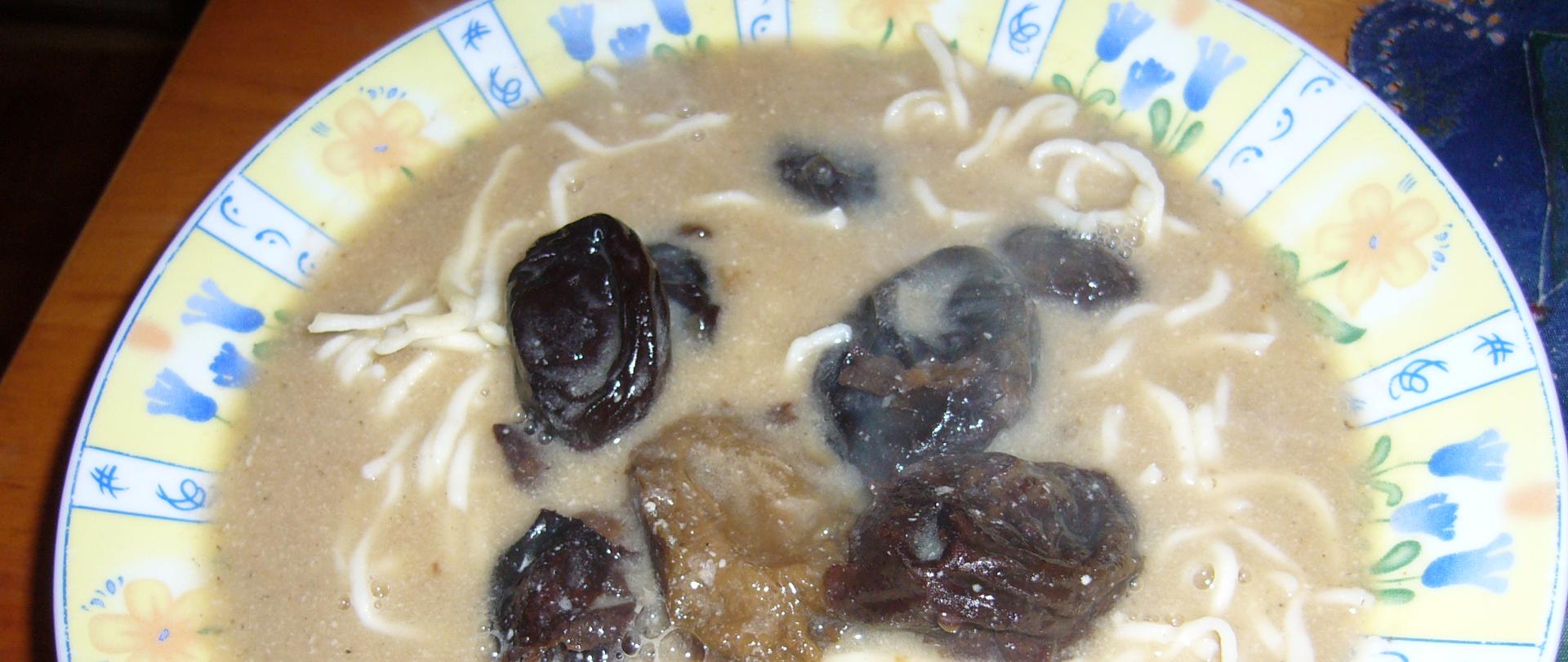 wigilijna zupa z suszonych śliwek