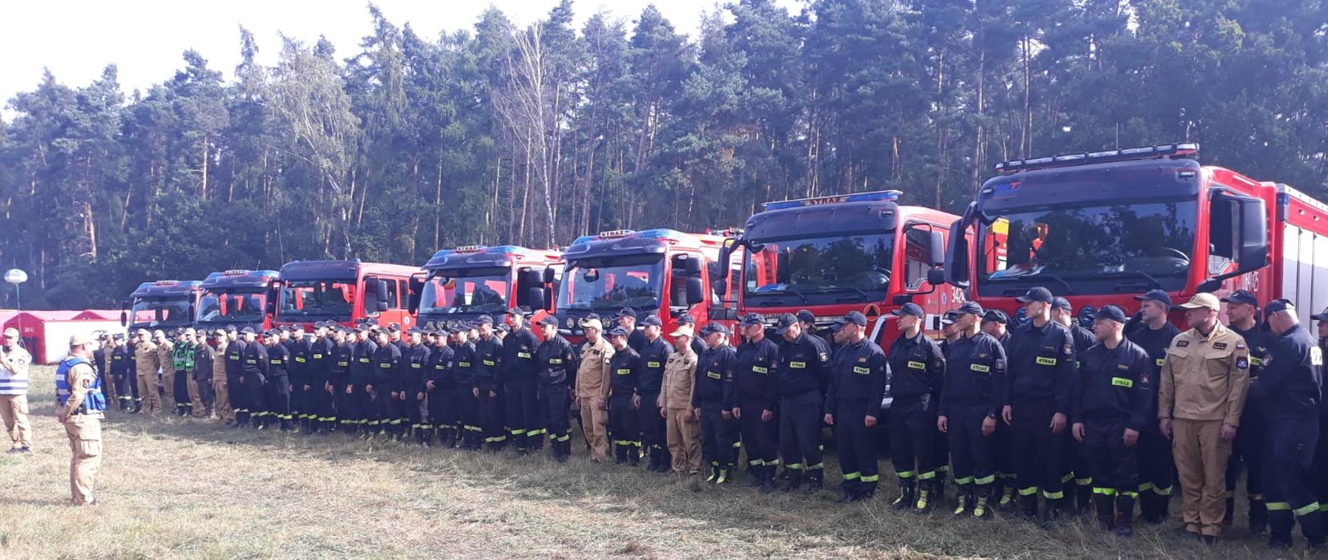 Ćwiczenia Centralnego Odwodu Operacyjnego pod kryptonimem „Czerwona Wieś 2023”. Strażacy podczas ćwiczeń.