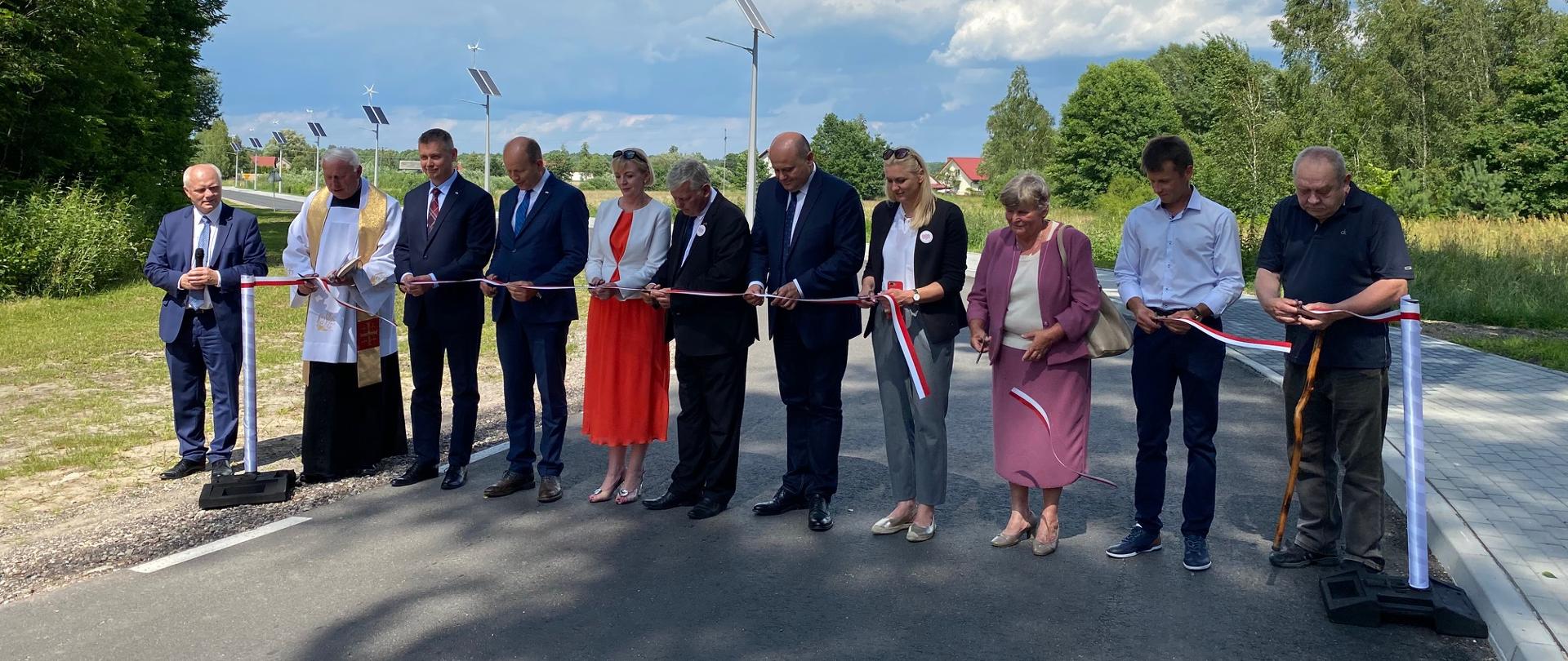 Otwarcie drogi gminnej w miejscowości Stromiec. Przebudowa została dofinansowana z Funduszu Dróg Samorządowych.