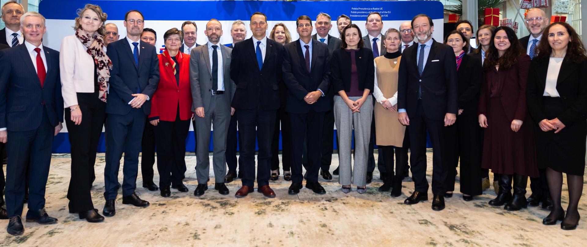 Minister Sikorski spotkał z ambasadorami państw członkowskich Unii Europejskiej akredytowanymi w Warszawie