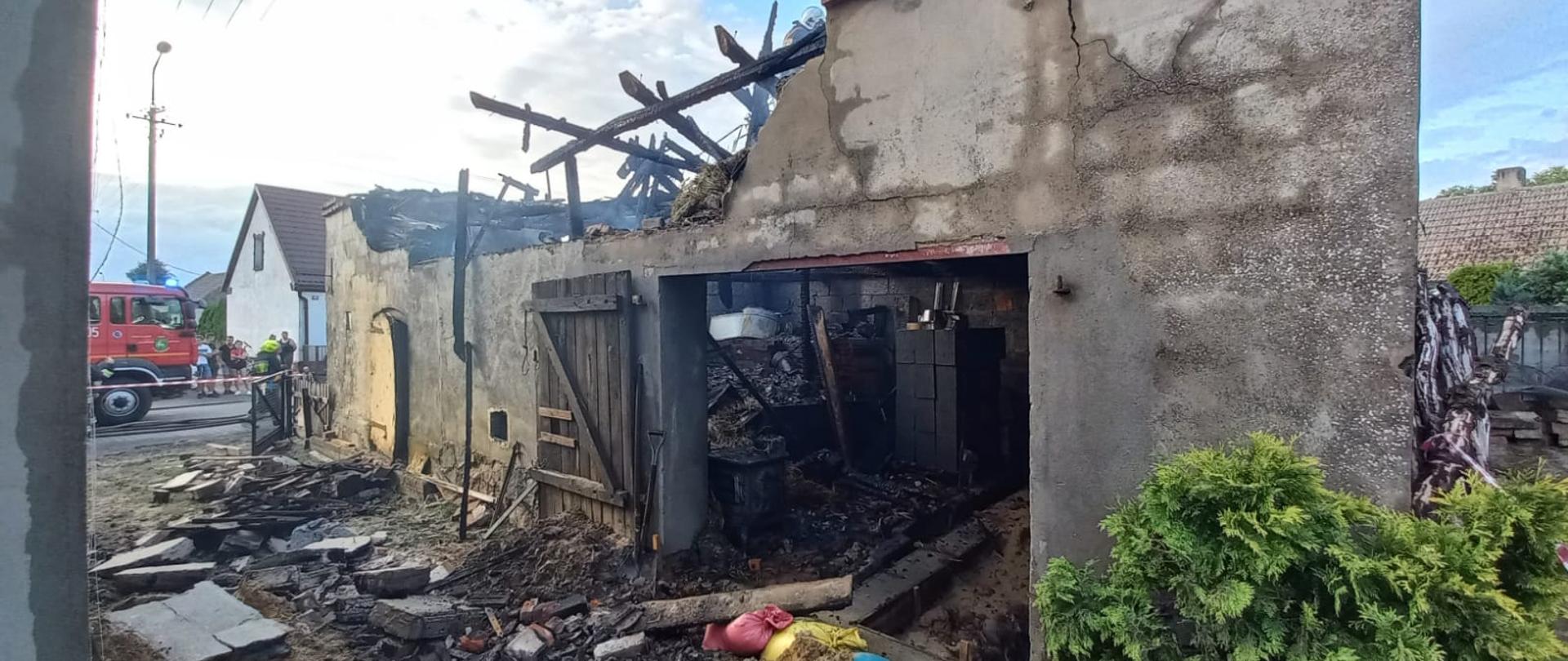 POŻAR BUDYNKU GOSPODARCZEGO W PĘCKOWIE