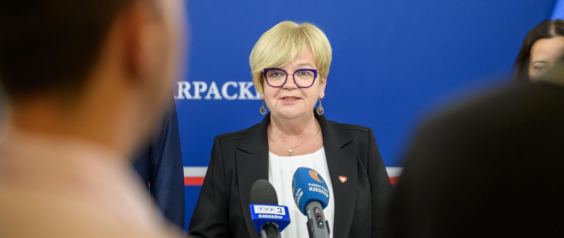 wojewoda podkarpacki Teresa Kubas-Hul podczas konferencji prasowej