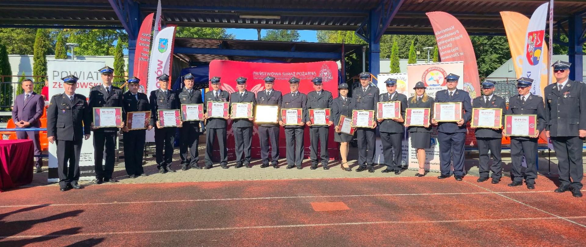 Wręczenie dyplomów Komendanta Głównego PSP z okazji 30 – lecia funkcjonowania Krajowego Systemu Ratowniczo-Gaśniczego.