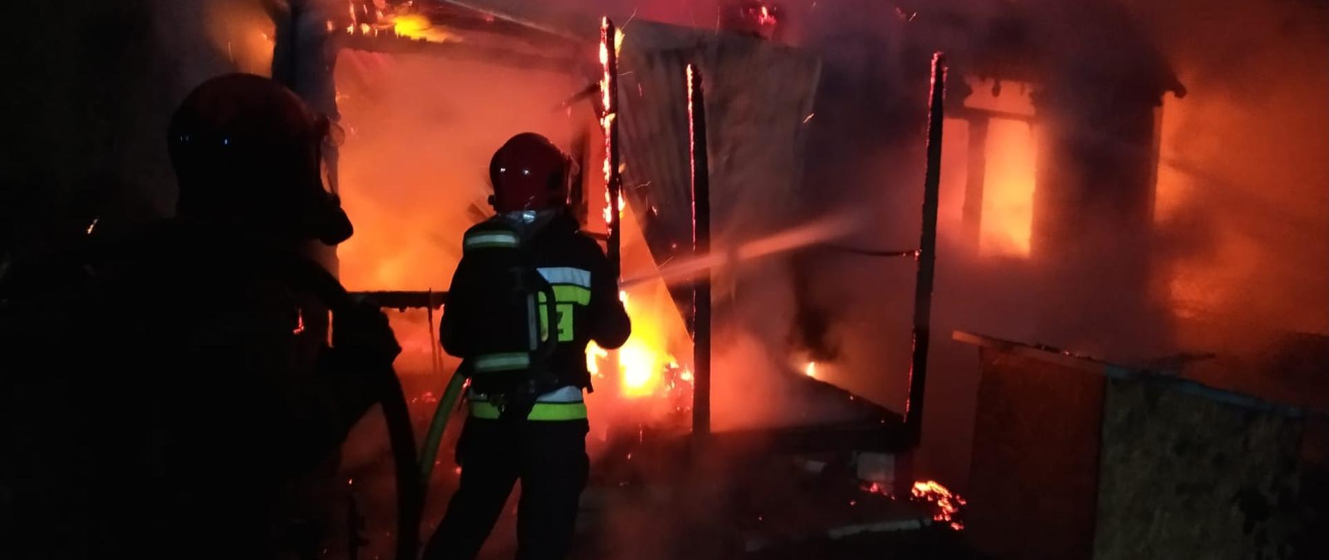 Pożar altany przy ulicy Róży Wiatrów