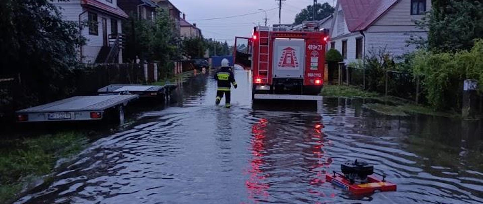 zalana ulica po przejściu frontu burzowego