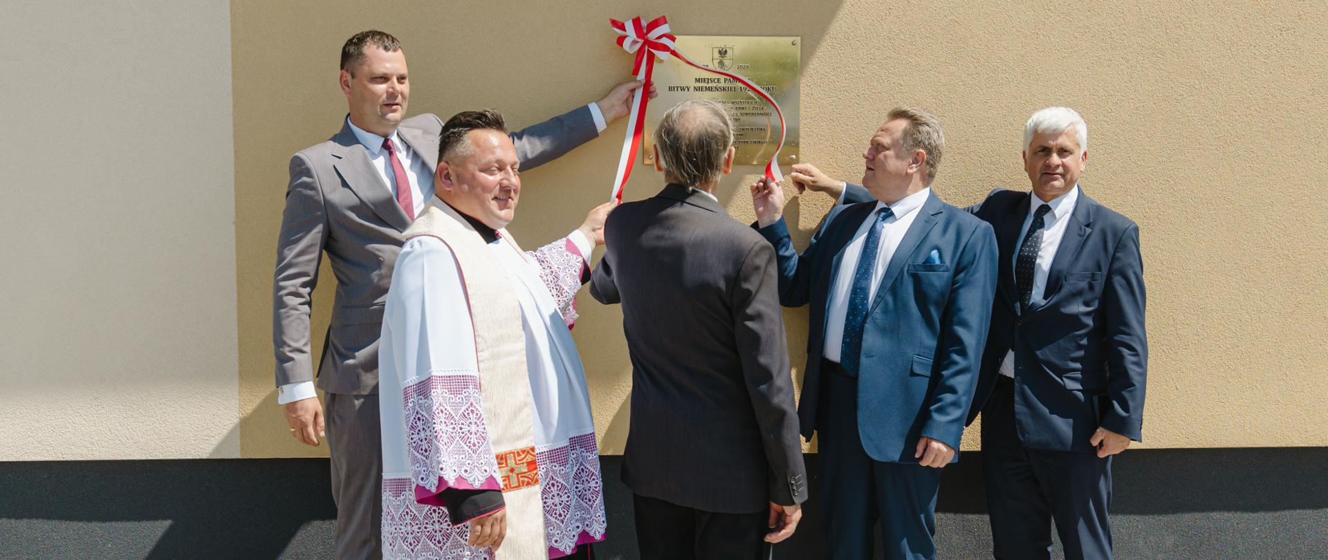 W Krasnopolu uroczyście odsłonięto tablicę upamiętniającą Bitwę Niemeńską