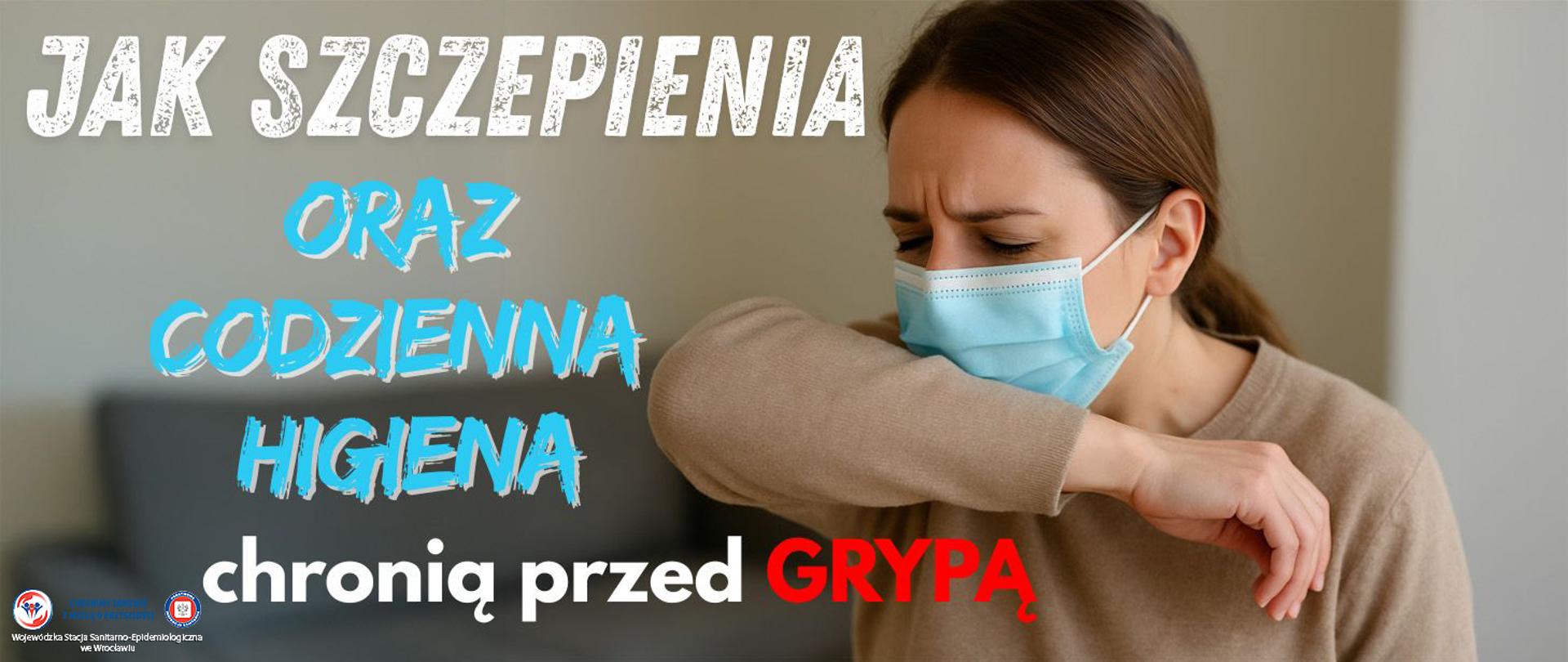 Osoba w maseczce ochronnej zakrywa przedramieniem usta w czasie kaszlu