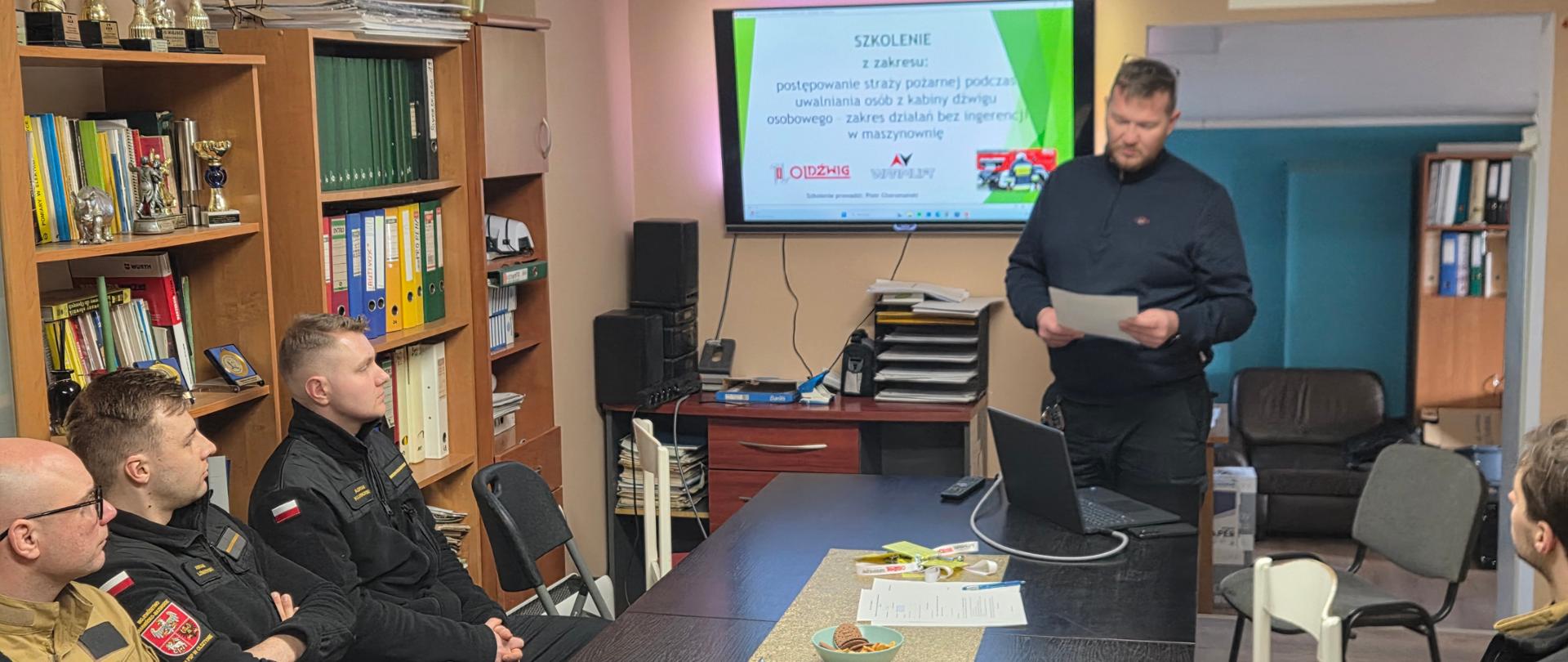 Szkolenie z uwalniania osób z kabin dźwigów osobowych