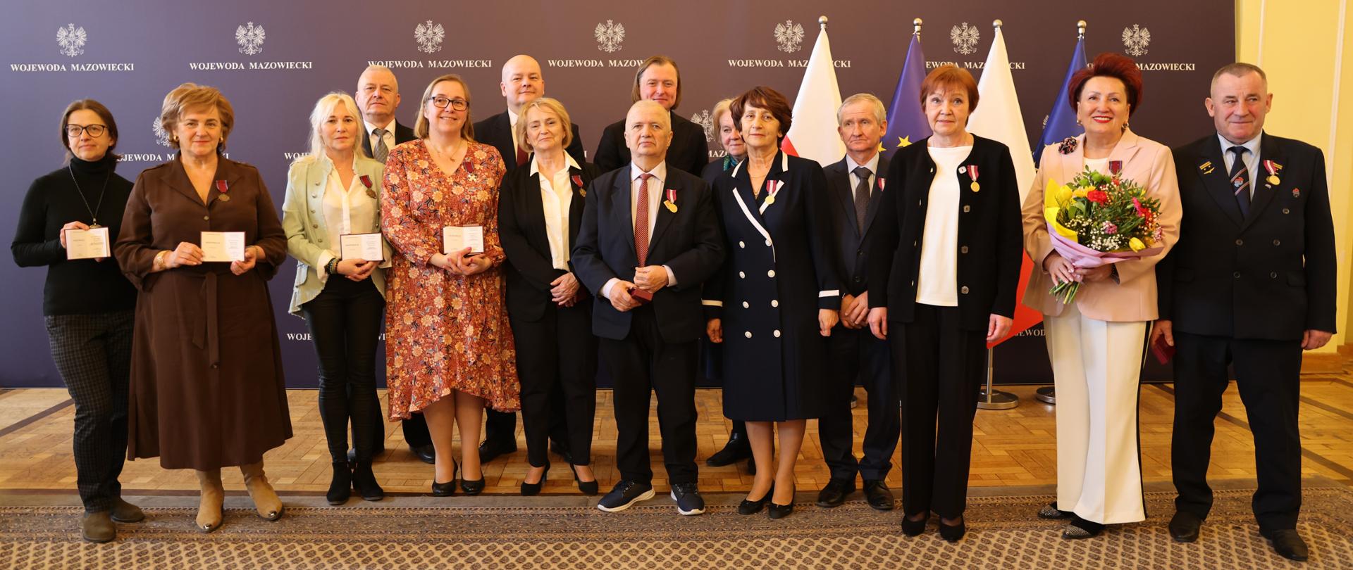 Za pracę, pasję i oddanie. 14 osób z odznaczeniami państwowymi