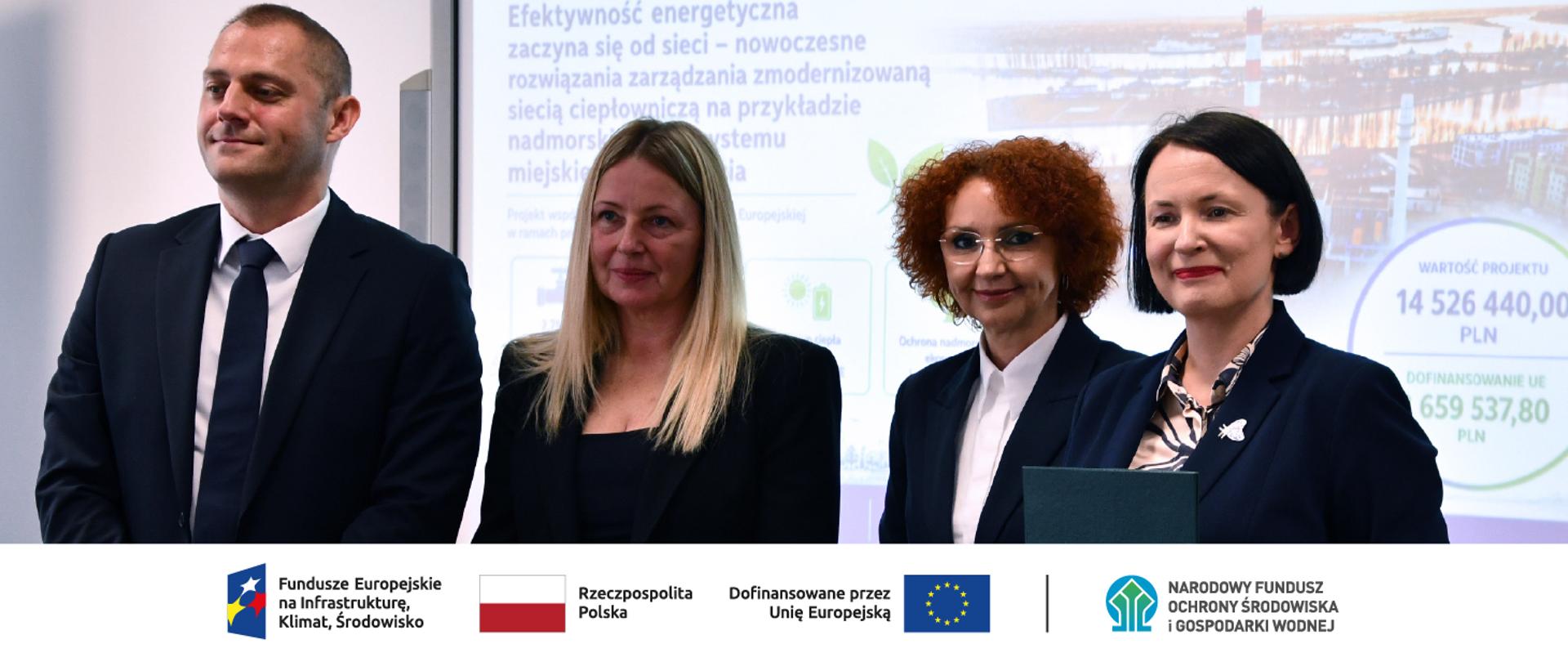 Dorota Zawadzka-Stępniak, Prezes Zarządu NFOŚiGW podczas podpisania umowy. Foto.: Urząd Miasta Świnoujście. W stopce grafiki ciąg logotypów: Fundusze Europejskie na Infrastrukturę, Klimat, Środowisko, flaga Rzeczypospolita Polska, flaga UE i Dofinansowane przez UE, NFOŚiGW.