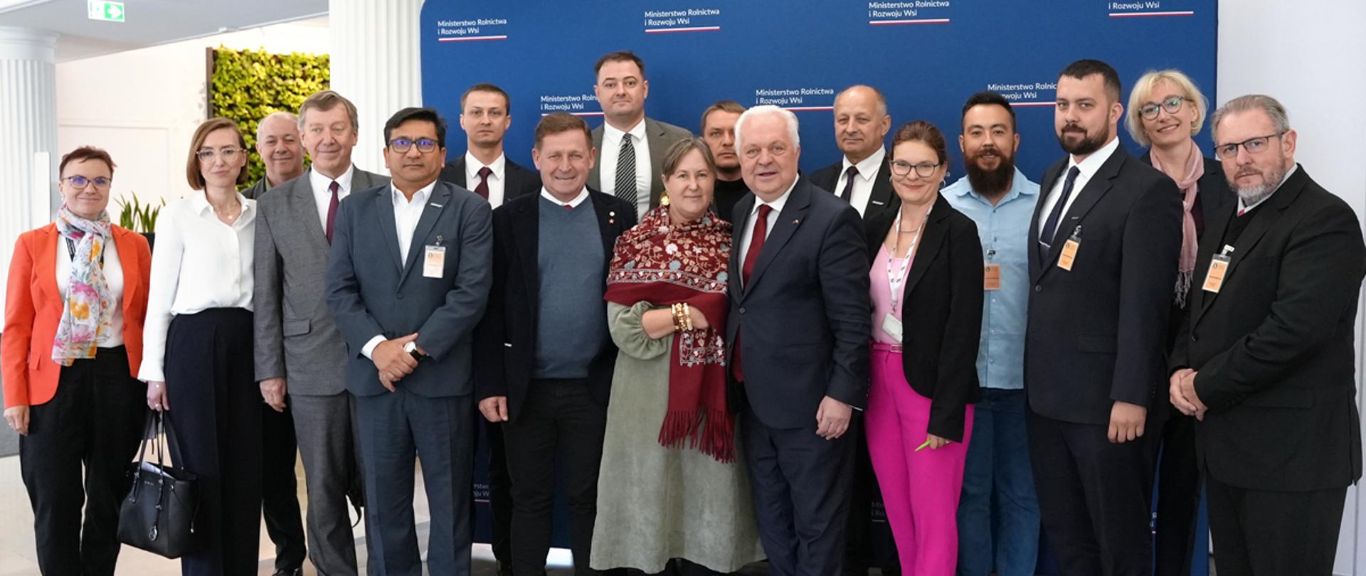 Wspólne zdjęcie uczestników spotkania (fot. MRiRW)