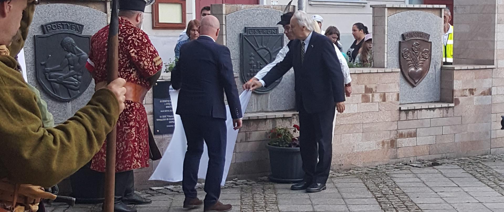 Odsłonięcie tablicy przyjaźni polsko-węgierskiej w Hajdúnánás (6 sierpnia 2021)