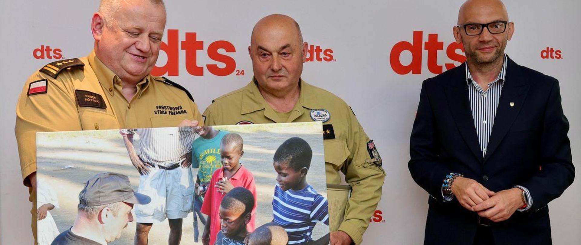 Wreczenie obrazu dla laureta