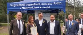 Pan Stefan Krajewski Minister Rolnictwa i Rozwoju Wsi wraz z Panią Magdaleną Makowską Główną Inspektor Ochrony Roślin i Nasiennictwa i Panem Włodzimierzem Małeckim Łódzkim Wojewódzkim Inspektorem podczas odwiedzin stoiska