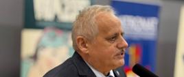 Warsztaty Terapii Zajęciowej mostem do zatrudnienia. Wicewojewoda Zbigniew Szczypiński wziął udział w konferencji