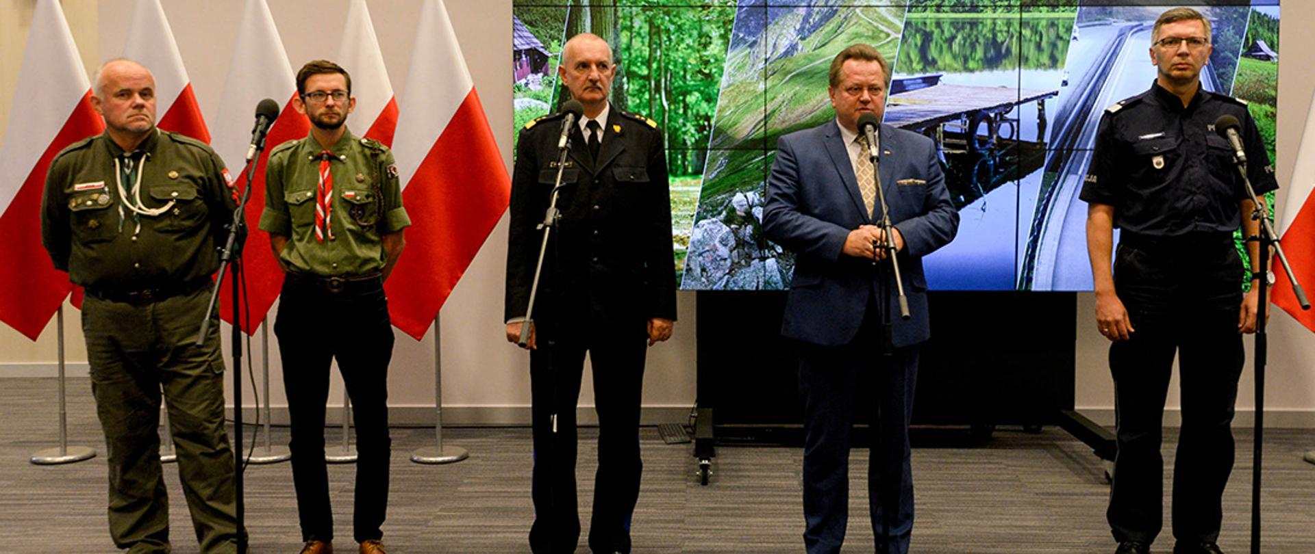 Konferencja Wiceszefa MSWiA o bezpieczeństwie podczas wakacji