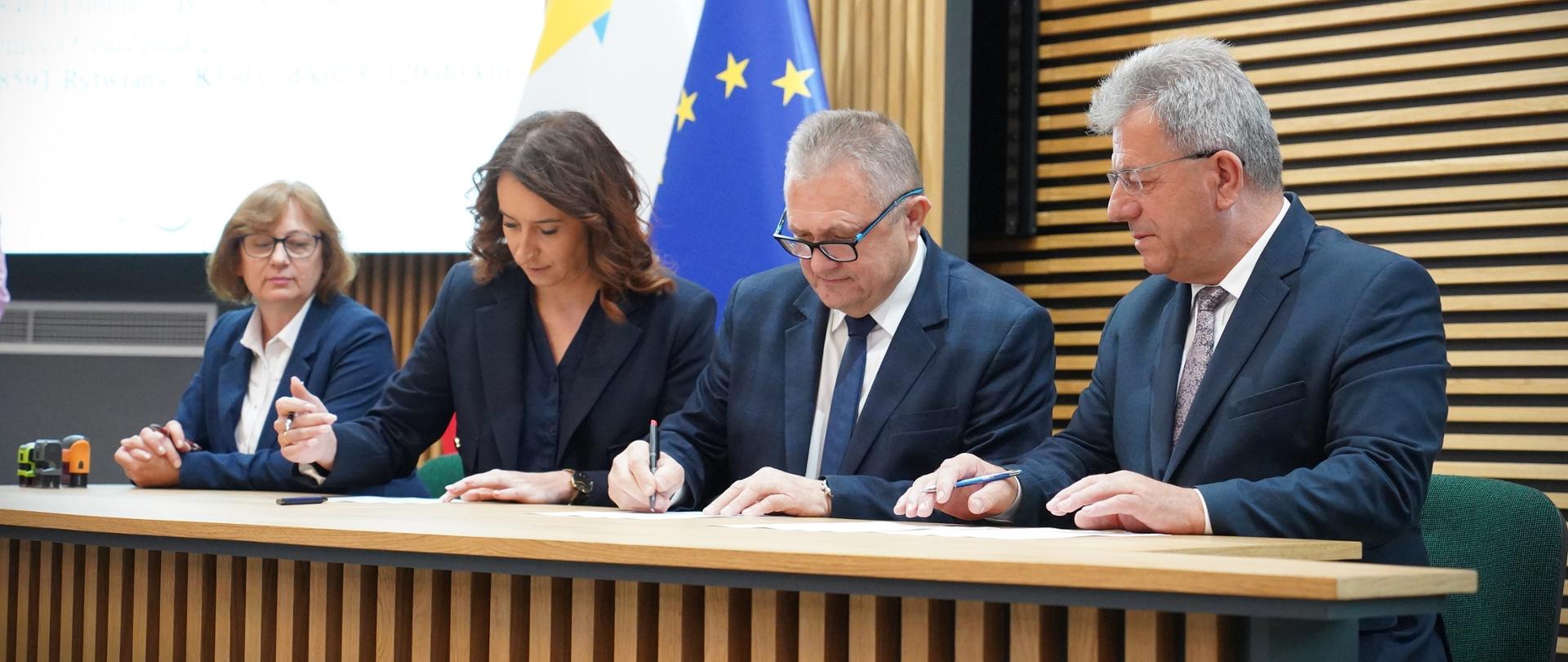 Podpisanie umów z samorządami.