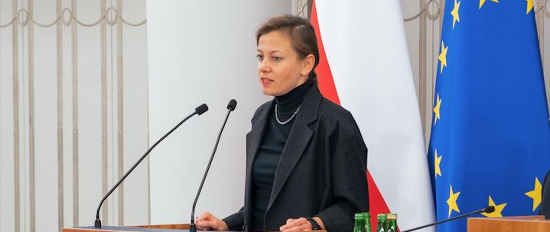 Wiceministra Zuzanna Rudzińska-Bluszcz uczestniczyła na konferencji w Senacie RP