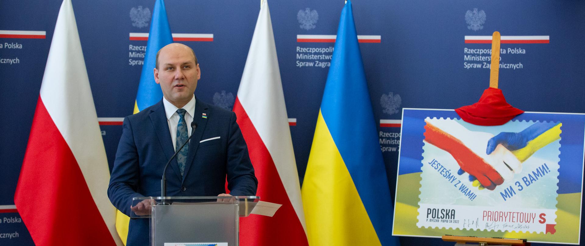 „Jesteśmy z wami! – Ми з Вами!” Symboliczny znaczek wyrazem solidarności z Ukrainą