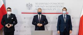 Wojewoda podczas konferencji prasowej na temat aktualnej sytuacji epidemicznej w województwie kujawsko-pomorskim