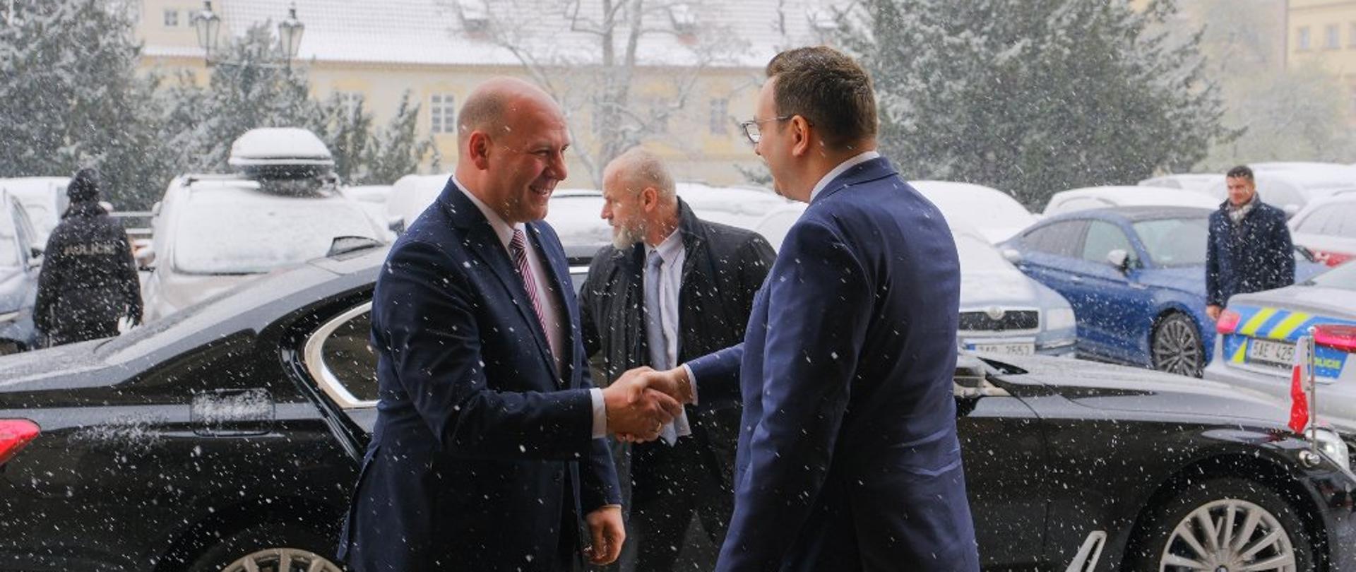 Minister Szymon Szynkowski vel Sęk w Pradze 