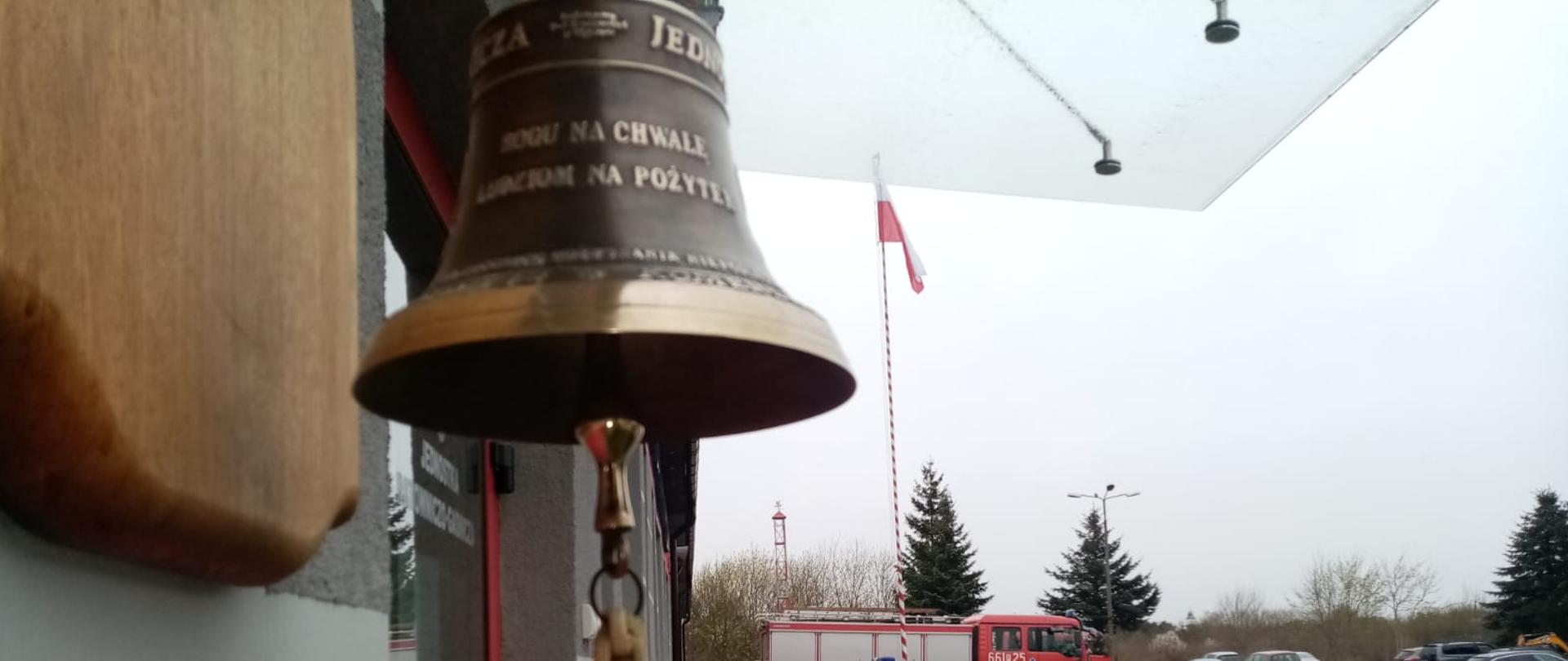 Podniesienie flagi na terenie Komendy Powiatowej Państwowej Straży Pożarnej w Złotowie 