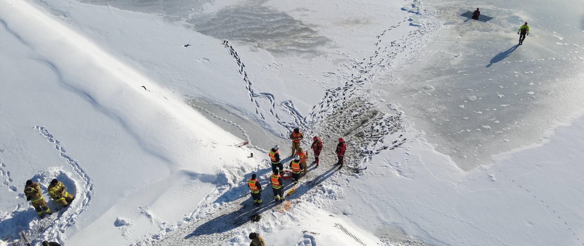 Ćwiczenia na lodzie 