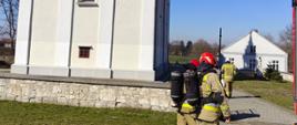 Ćwiczenia strażaków na obiekcie Kościoła w miejscowości Kocina