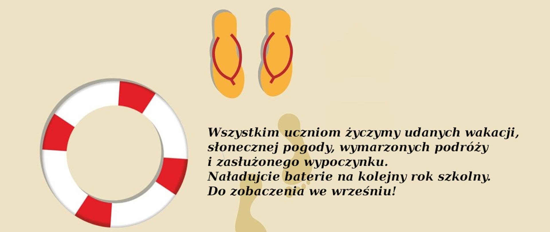 Plaża, klapki, koło ratunkowe i napis z życzeniami dla uczniów, na dole brzeg morza.