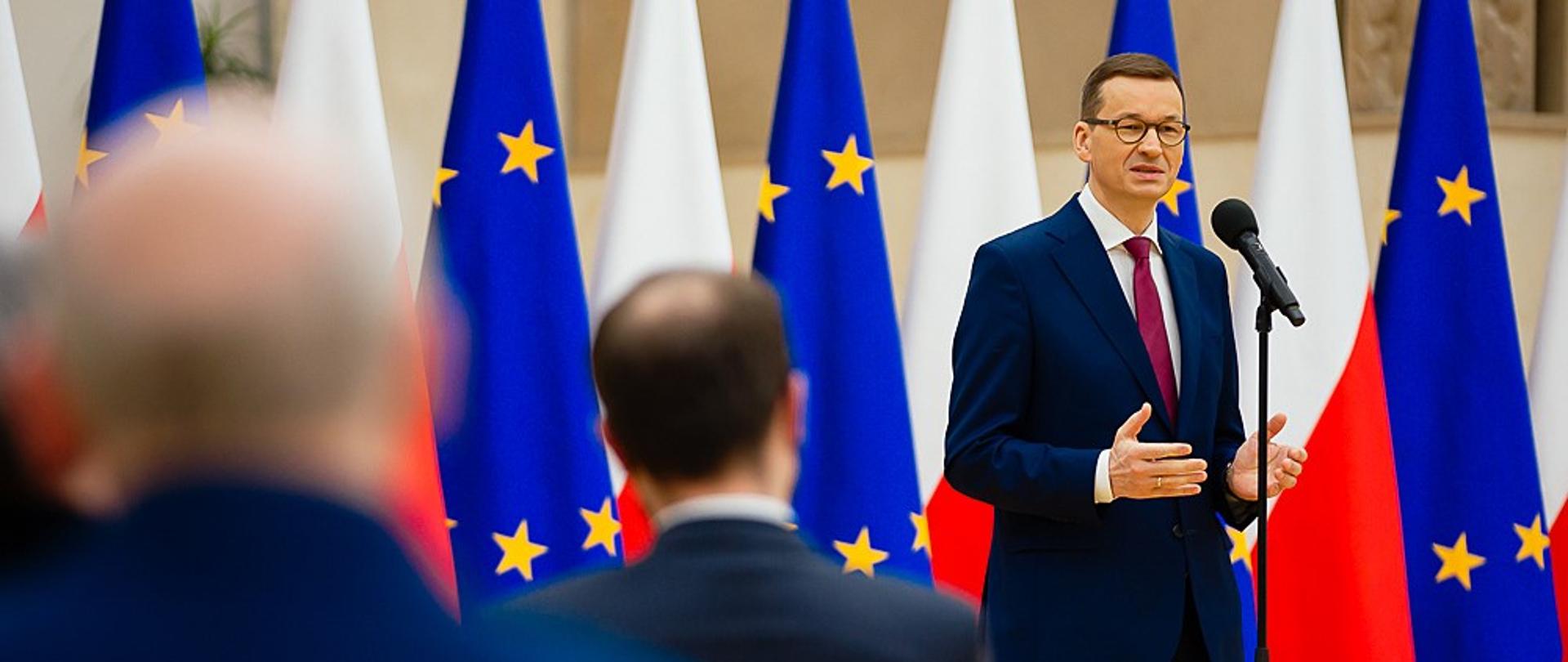 Premier Mateusz Morawiecki podczas uroczystości wręczenia aktów powołań dla składu rady naukowej Instytutu De Republica i Odznak Honorowych za Zasługi dla Legislacji