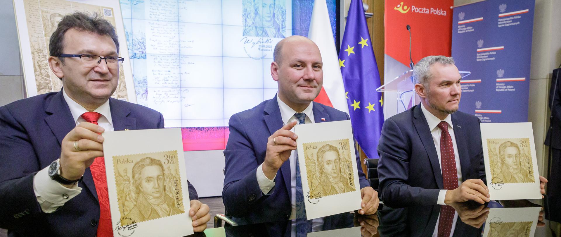 Prezentacja znaczka "Józef Wybicki – autor słów hymnu Polski" z udziałem sekretarza stanu w MSZ Szymon Szynkowskiego vel Sęka