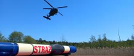 śmigłowiec nadlatuje na lądowisko