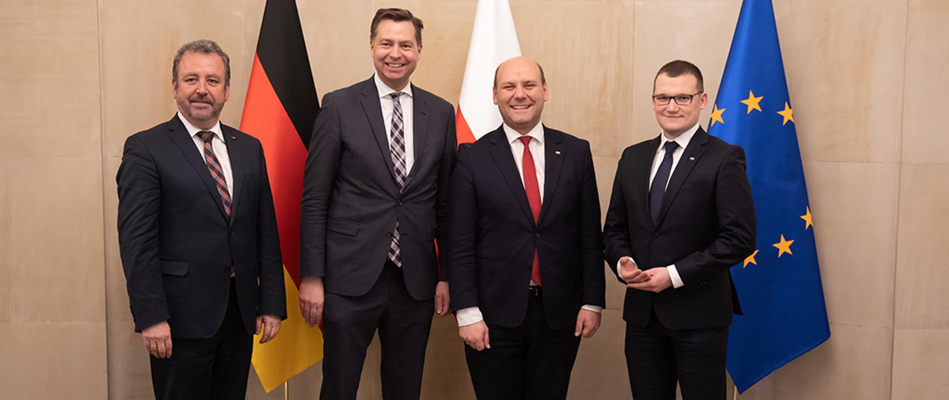 Wspólne zdjęcie uczestników spotkania w MSZ